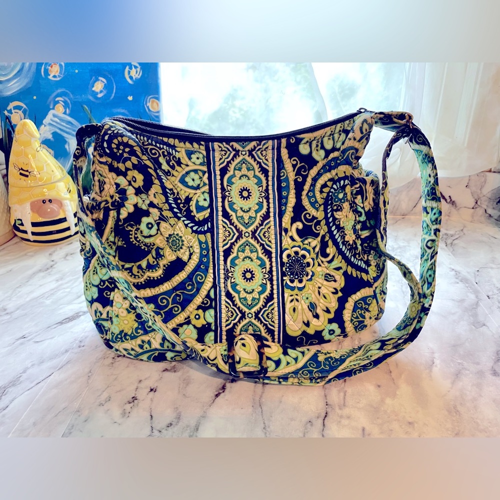 Vera Bradley medium sized crossbody